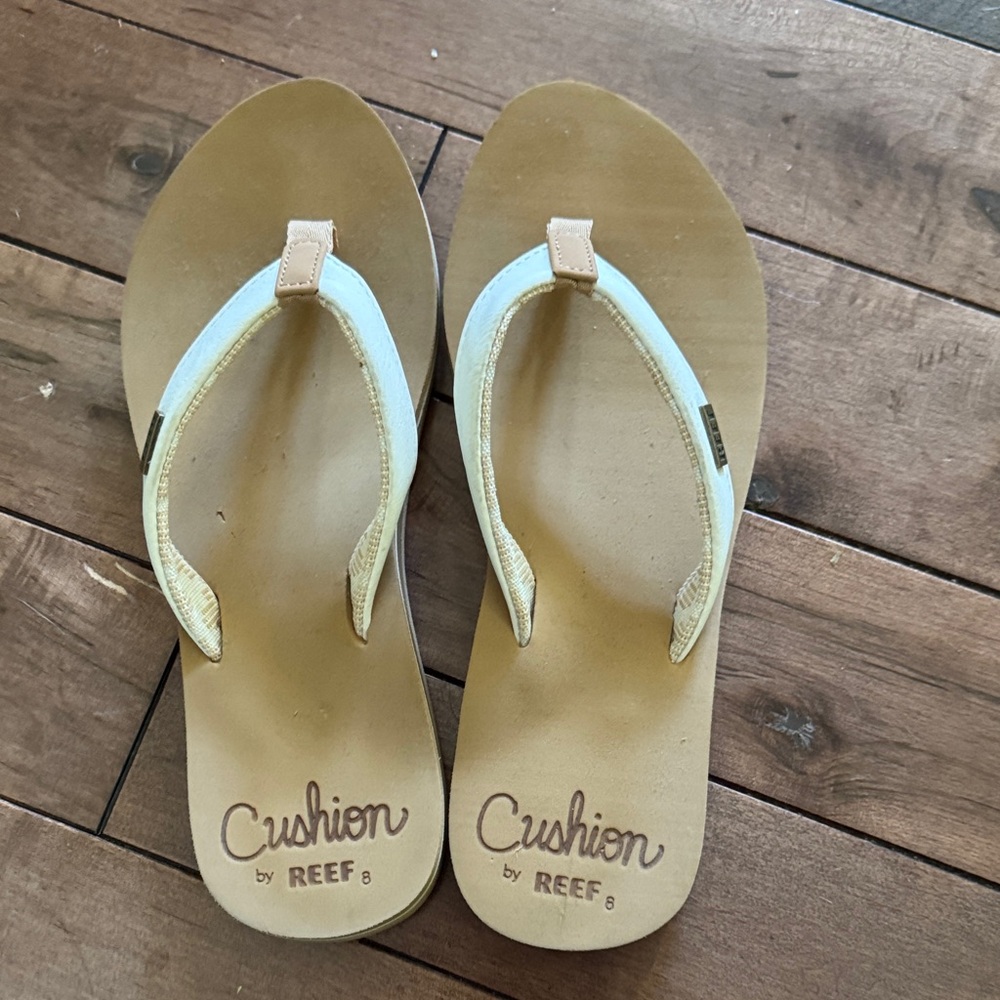 Reef Women's Cream and Tan Sandals